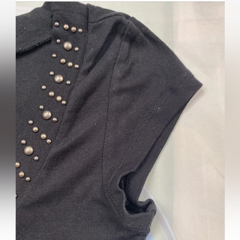 Express Sexy Basics Black W/ Studded Trim Cap Sleeve V-Neck Top Women Size XS - Picture 3 of 9